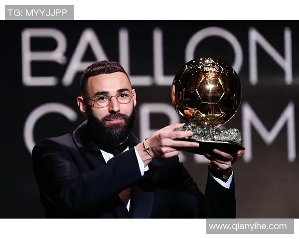 全球足球巨星榜单揭晓100位传奇球员的辉煌历程与成就分析