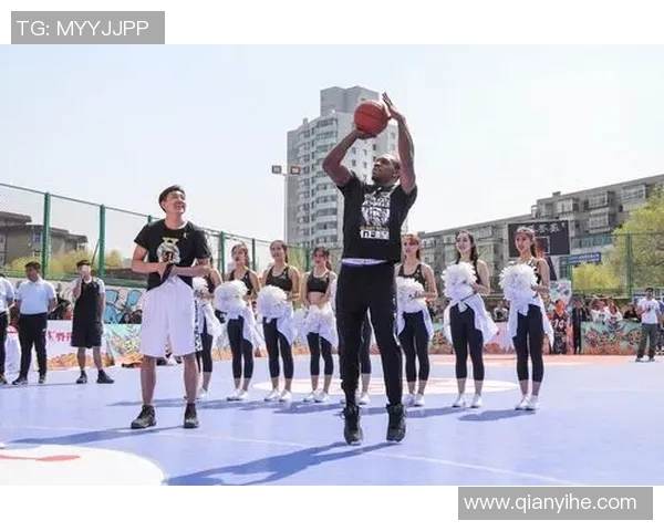 明星篮球赛模仿秀精彩上演球迷热情高涨尽享篮球魅力与明星风采 明星篮球赛模仿秀精彩上演球迷热情高涨尽享篮球魅力与明星风采